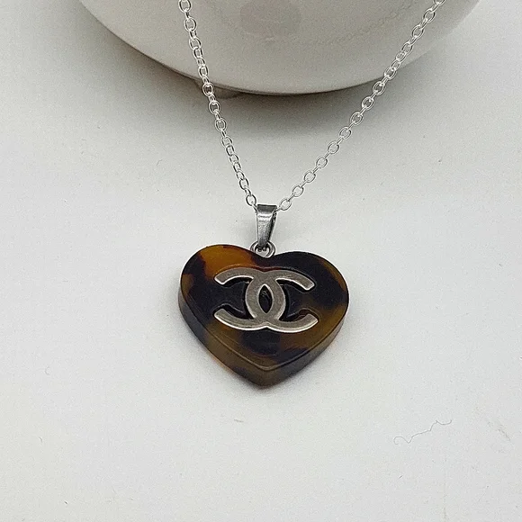 Lavish zipper Pull Tortoiseshell Heart Pendant - Picture 2 of 6